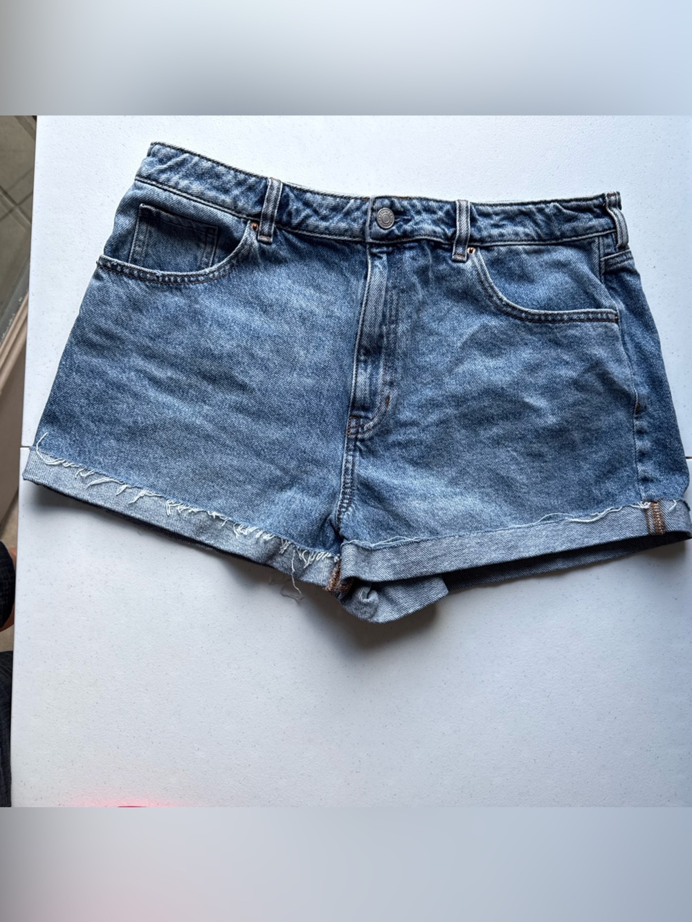 PacSun High Rise "Mom Short" Distressed Denim Shorts – Size 32